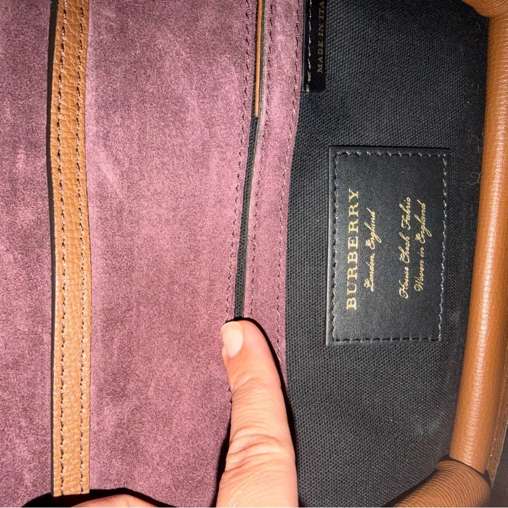 Burberry Macken Leather Crossbody Bag - Picture 6 of 7